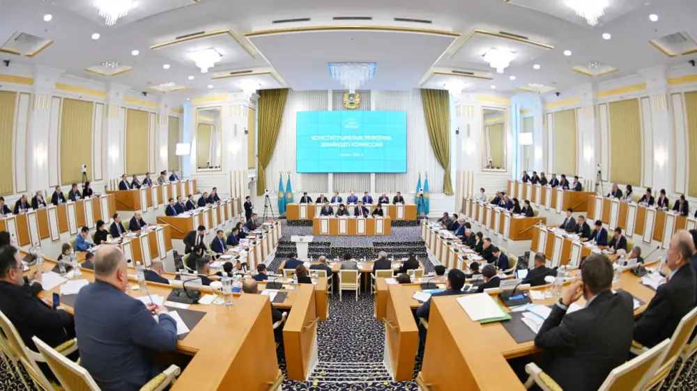 بۇگىن كونستيتۋتسيالىق كوميسسيانىڭ كەزەكتى توعىزىنشى وتىرىسى ءوتىپ جاتىر