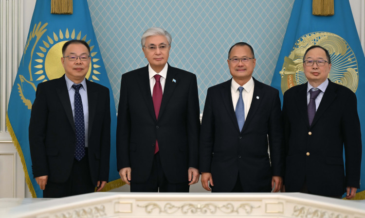 مەملەكەت باسشىسى Sunwah Group كورپوراتسياسىنىڭ توراعاسىن قابىلدادى