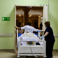 اناسى تەرەزەدەن لاقتىرىپ جىبەرگەن بالالاردىڭ جاعدايى قالاي؟