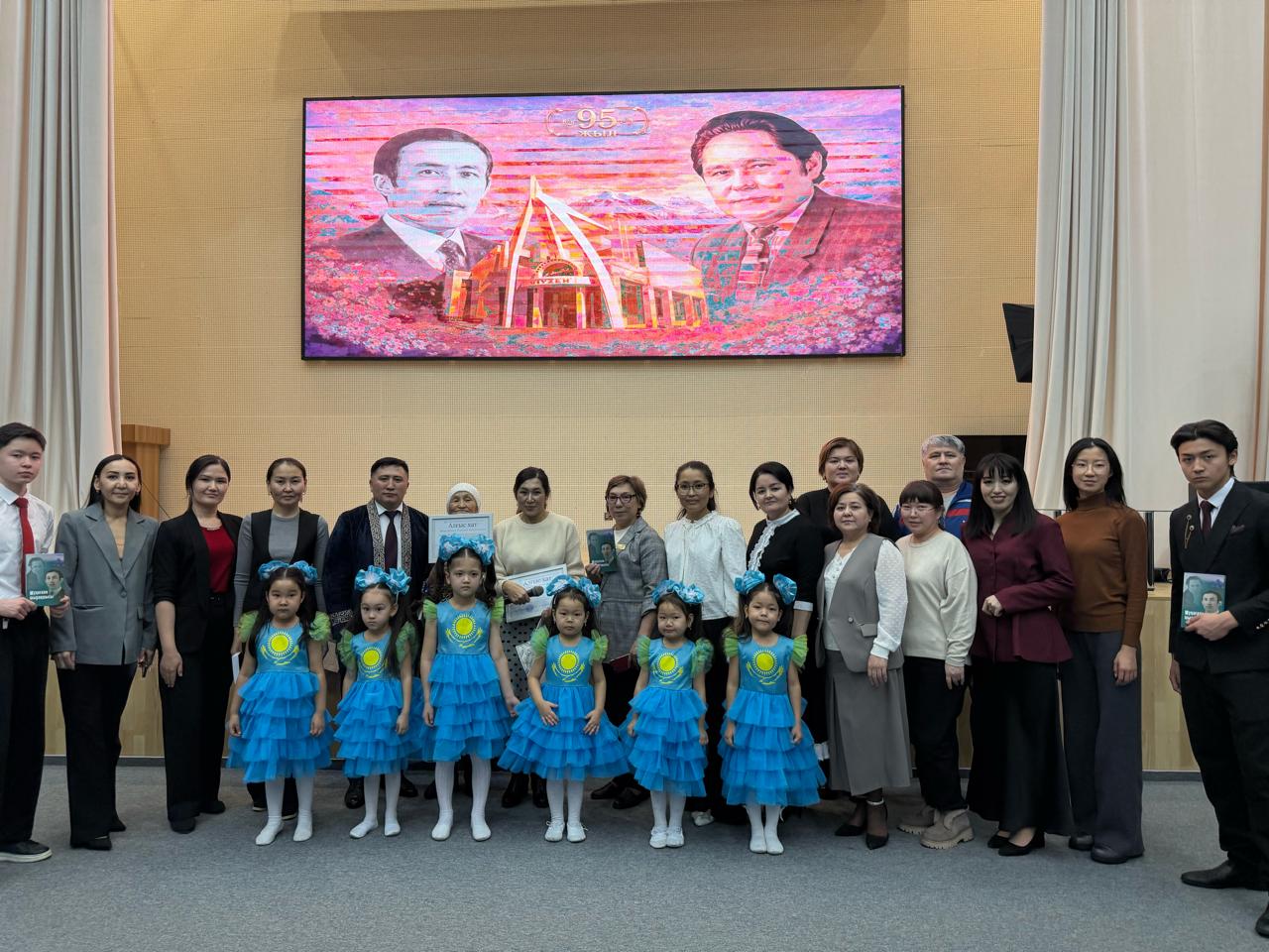 مۇقاعالي رۋحىنا ارنالعان تاعىلىمدى كەش ءوتتى