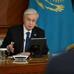 پرەزيدەنت: كونستيتۋتسيالىق كوميسسيانىڭ جۇمىسى بارىنشا اشىق جۇرگىزىلدى