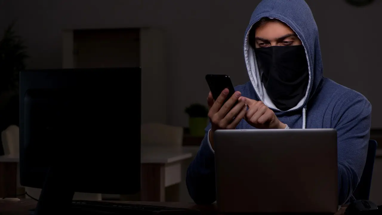 ساراپشىلار: تەلەفون الاياقتارىمەن ازىلدەسۋدىڭ ءوزى قاۋىپتى