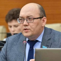 اسحات راحىمجانوۆ: جاڭا كونستيتۋتسيا ازاماتتاردىڭ ەلدىڭ ساياسي ومىرىنە قاتىسۋ مۇمكىندىگىن كەڭەيتەدى