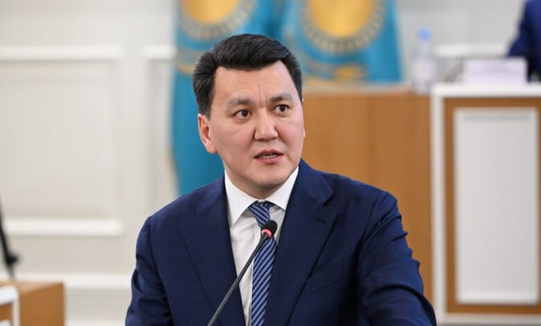 ەرلان قارين: جاڭا كونستيتۋتسيا تۇڭعىش رەت الدىمەن قازاق تىلىندە ازىرلەندى