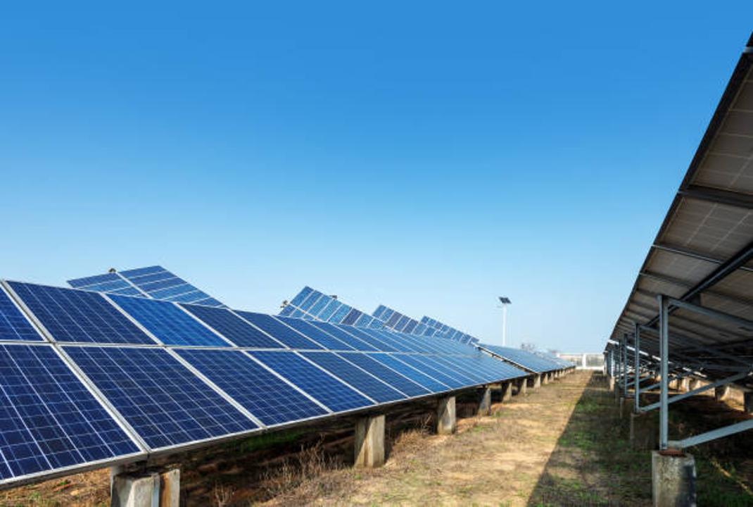 الماتى وبلىسىندا ءبىر وتباسى ءۇيىن كۇن پانەلدەرى ارقىلى جىلىتىپ وتىر