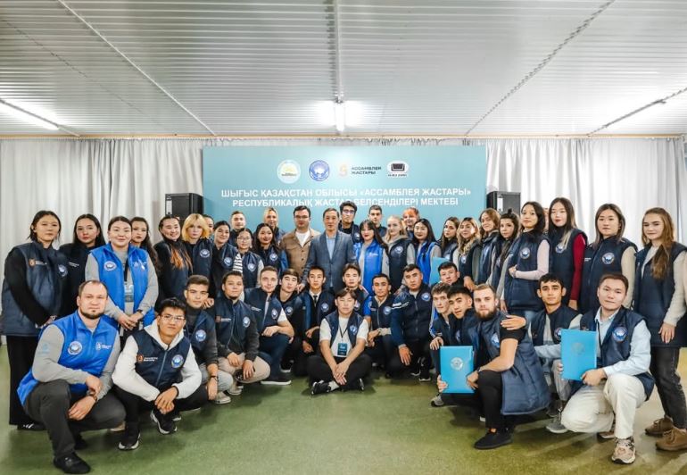 اسسامبلەيا جاستارى جاڭا كونستيتۋتسيا جوباسىنا قولداۋ ءبىلدىردى