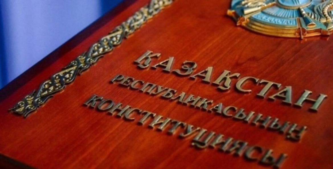 اكىمدەر مەن ءماسليحاتتاردىڭ ءوزارا ءىس-قيمىل ءتارتىبى اتا زاڭدا قالاي بەكىتىلگەن؟