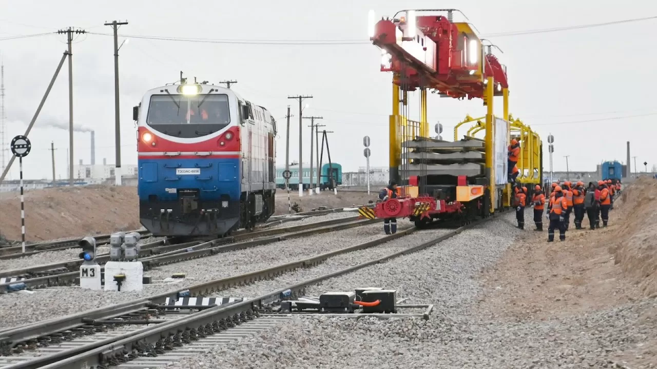 ستراتەگيالىق ماڭىزدى تەمىرجول جەلىسى ىسكە قوسىلادى