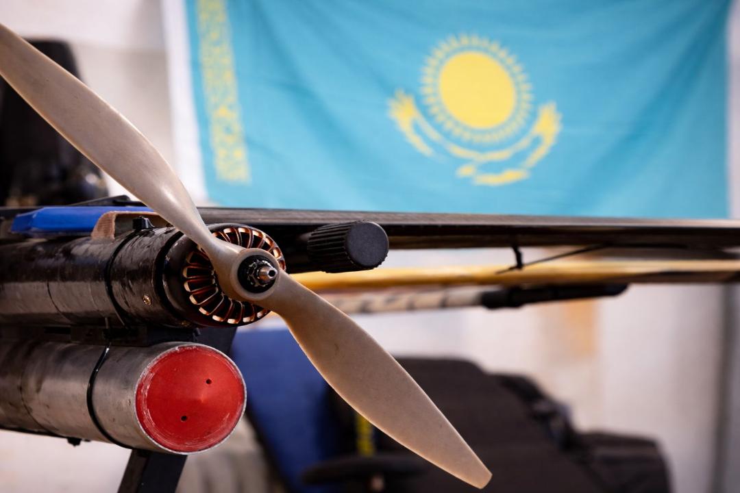 ەندى مۇناي-گاز قۇبىرلارىن ادام ەمەس, درون كۇزەتەدى