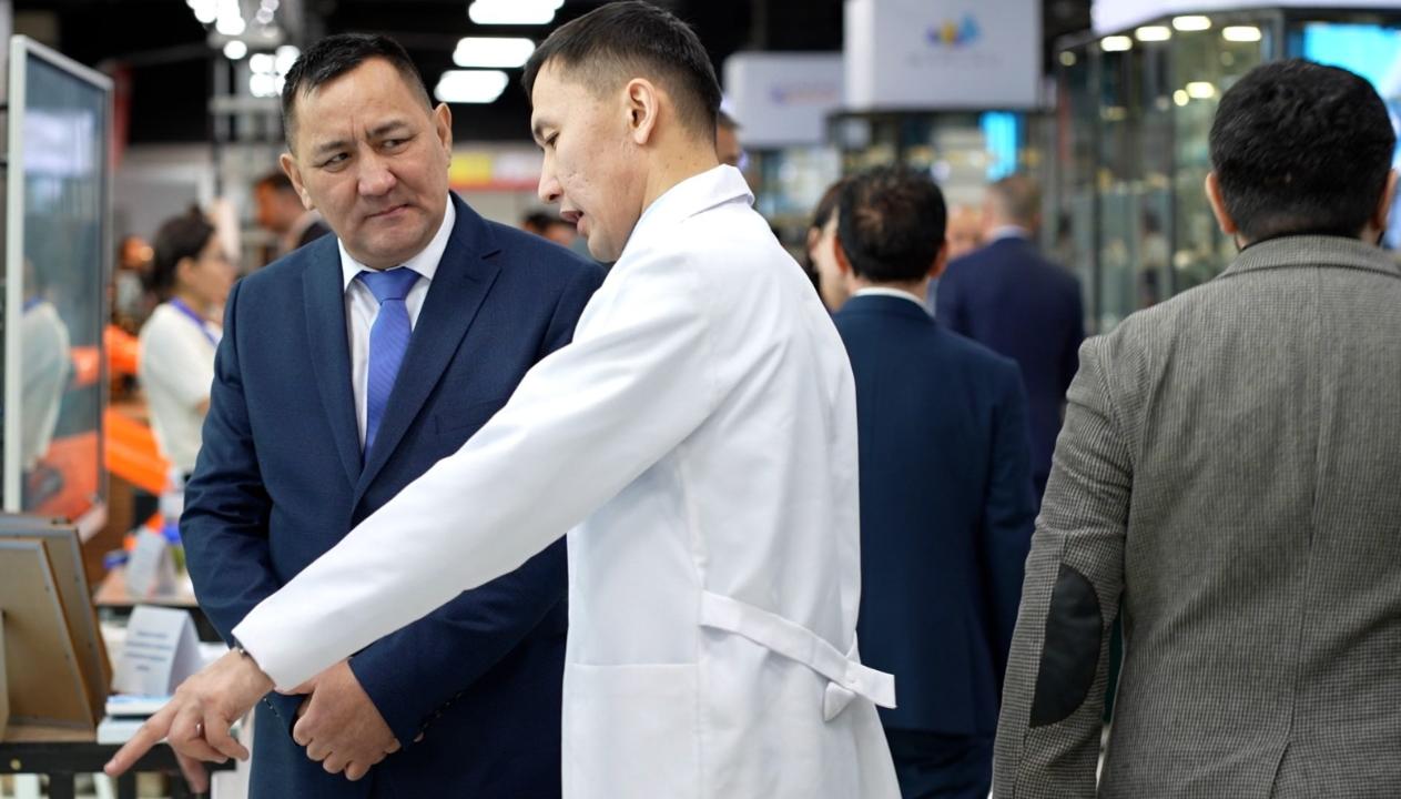 الماتىلىق عالىمدار ءوندىرىس قالدىقتارىنان قۇرىلىس ماتەريالدارىن ازىرلەپ جاتىر