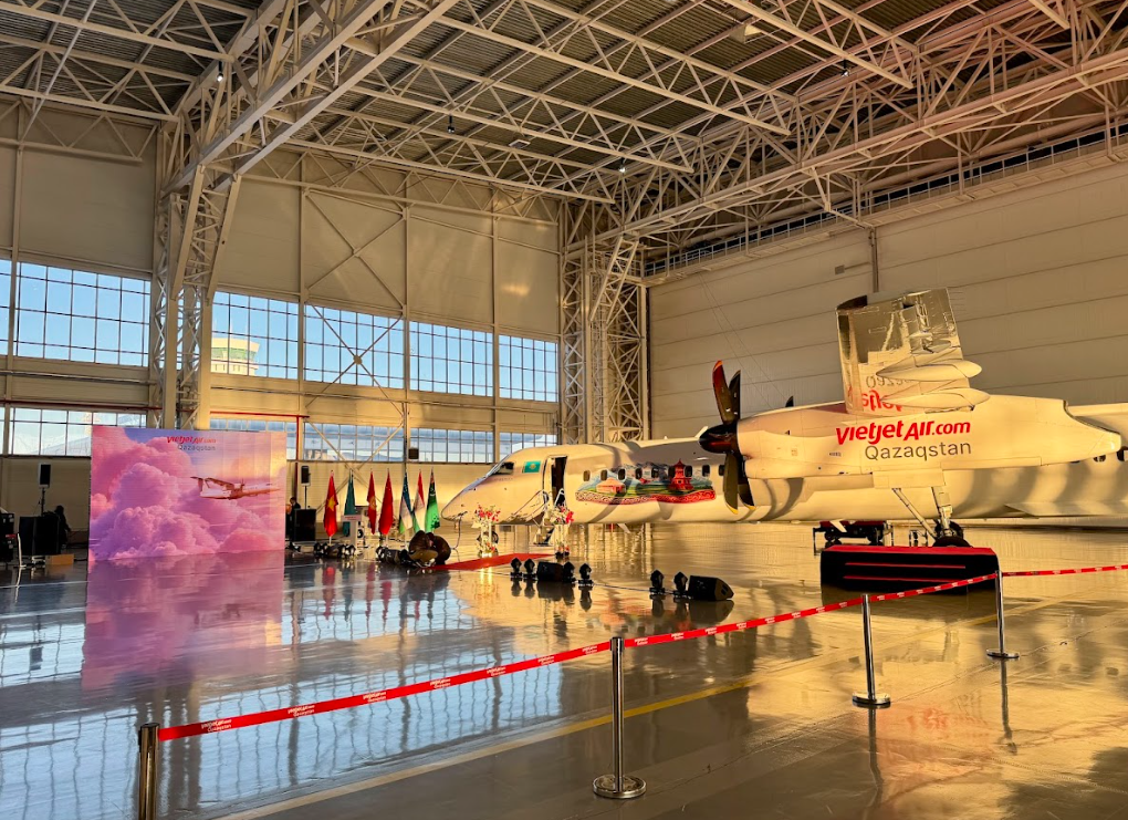 Vietjet Qazaqstan قازاقتىڭ دارحان دالاسى بەينەلەنگەن ۇشاعىن تانىستىردى