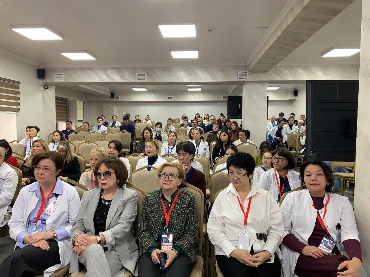 وتاندىق ماماندار رەۆماتولوگيالىق اۋرۋلاردى انىقتاۋ مەن ەمدەۋ ماسەلەلەرىن تالقىلادى