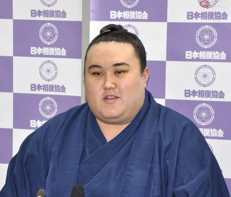 جاپونيانى مويىنداتقان جالعىز قازاق: ەرسىن بالتاعۇل استانادا جانكۇيەرلەرىمەن كەزدەسۋ وتكىزەدى