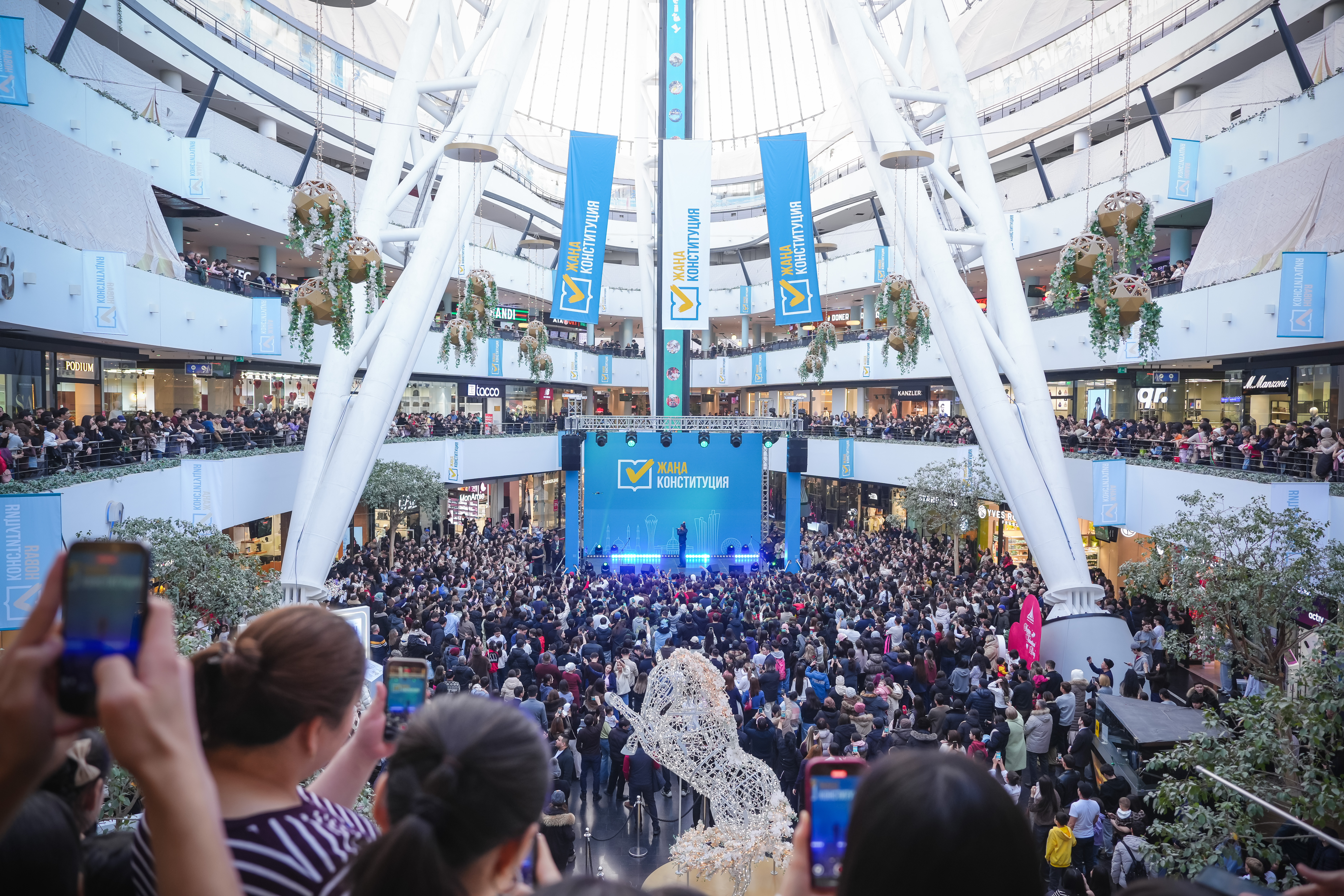 استانادا رەفەرەندۋمدى قولداۋعا باعىتتالعان جاستار كونتسەرتىنە 10 مىڭنان استام ادام قاتىستى