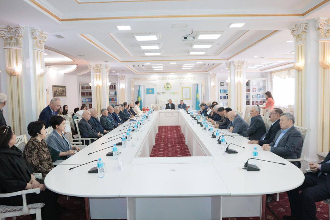 ۇلتتىق كىتاپحانادا جولتاي ءالماش ۇلىنىڭ جاڭا كىتاپتارى تانىستىرىلدى