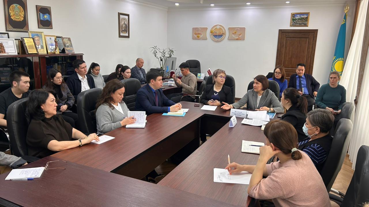 ساراپشىلار جاڭا كونستيتۋتسياداعى وتباسى مەن نەكە نورمالارىن تالقىلادى