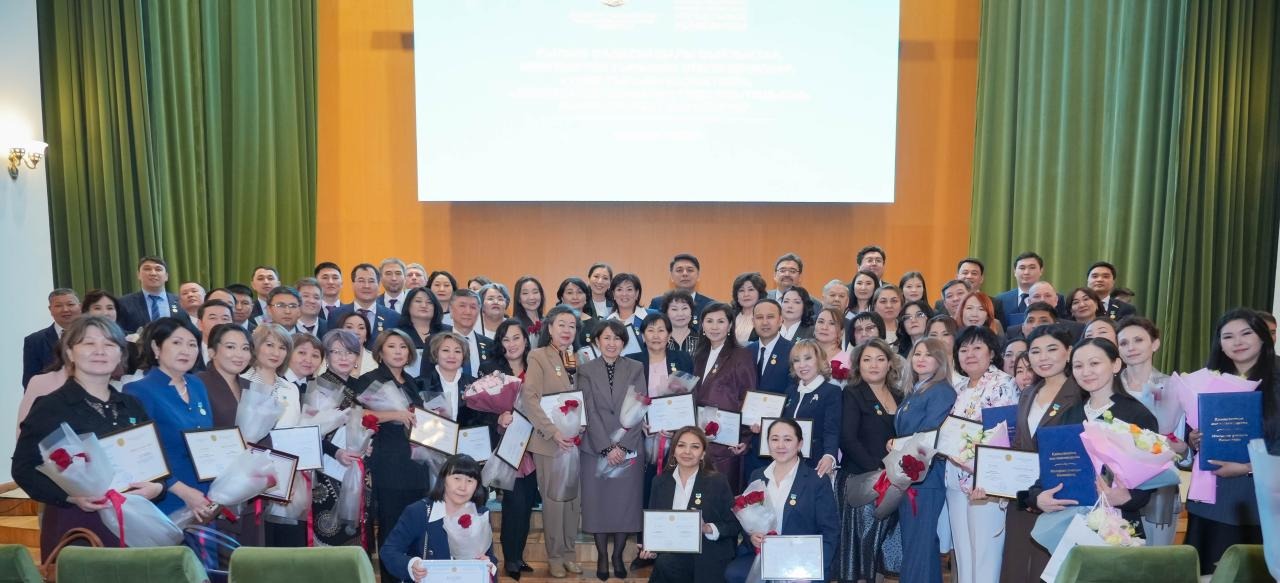 پرەزيدەنت تاپسىرماسى: 4 جاس عالىم باسپانالى بولدى