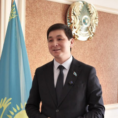 ريزا سۇيىندىك: كونستيتۋتسيا – بيلىك ءۇشىن ەمەس, حالىق ءۇشىن جازىلعان نەگىزگى زاڭ