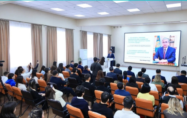 قاراعاندى وبلىسىنىڭ ساراپشىلارى مەن جاستار كوشباسشىلارى جاڭا كونستيتۋتسيانى قابىلداۋدى قولدادى