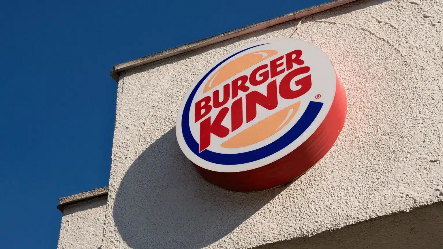 «Burger King-تەگى» داۋ: ەڭبەك مينيسترلىگى تەكسەرۋدى باستادى