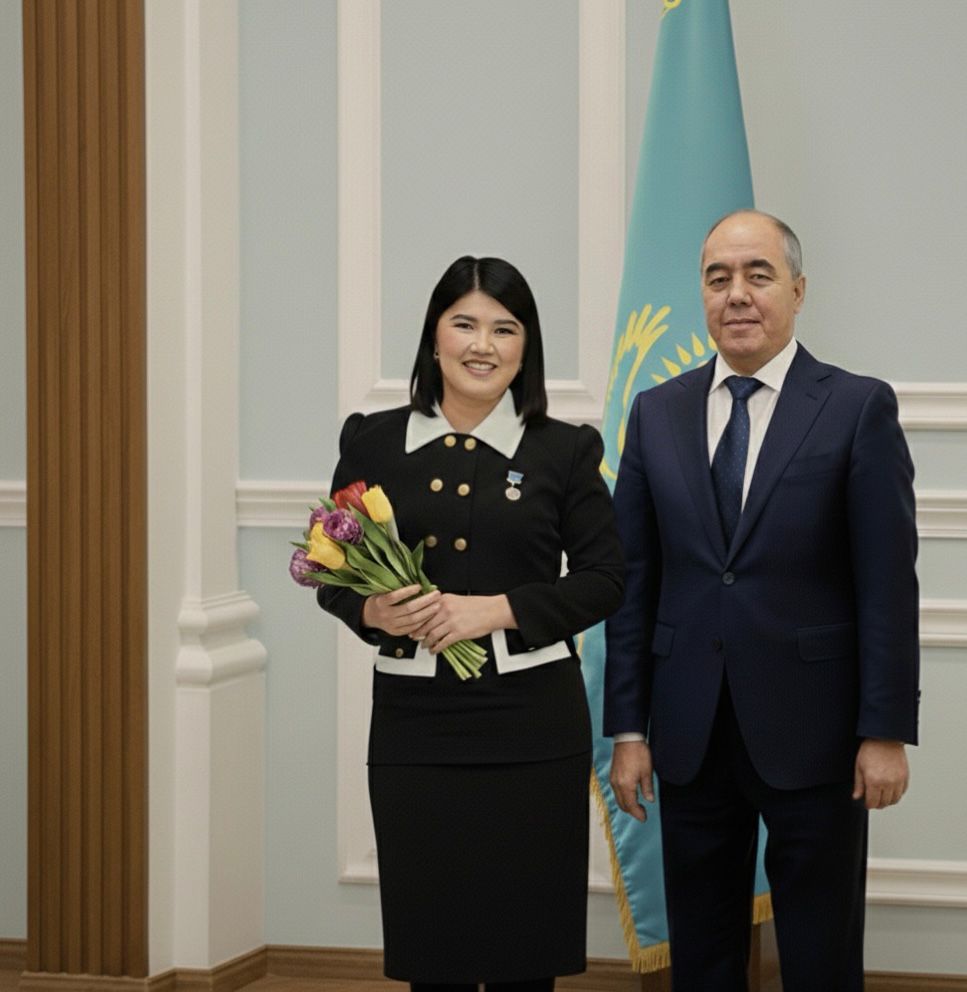 اليا بولەك «ەرەن ەڭبەگى ءۇشىن» مەدالىمەن ماراپاتتالدى