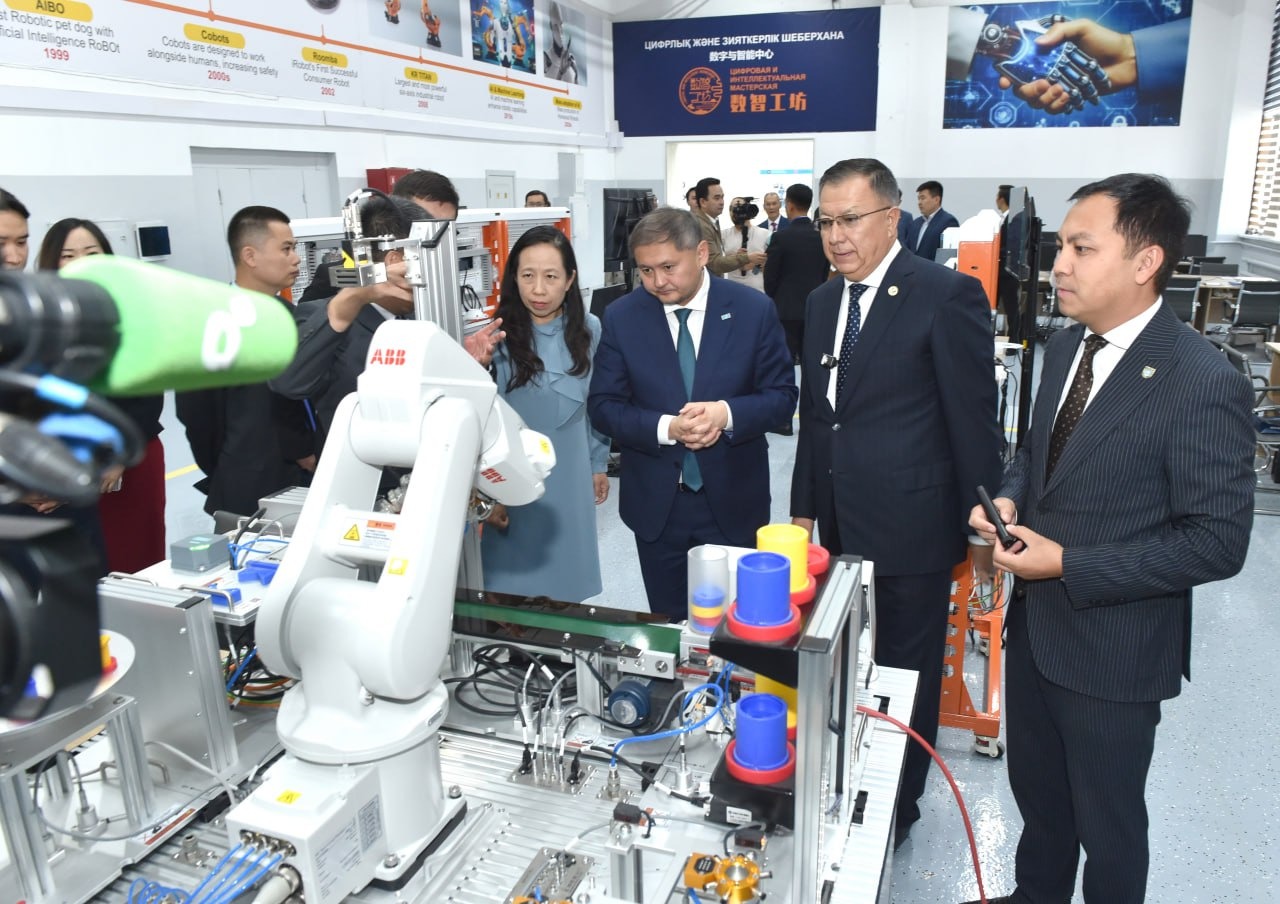 Farabi university: عىلىم, ينۆەستيتسيا جانە دامۋدىڭ جاڭا كەزەڭى