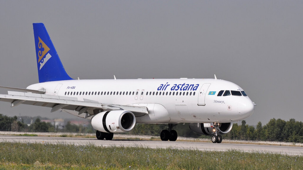 رەيسكە كىرگىزبەگەن: Air Astana جولاۋشىعا 500 مىڭ تەڭگە وتەماقى تولەۋگە مىندەتتەلدى