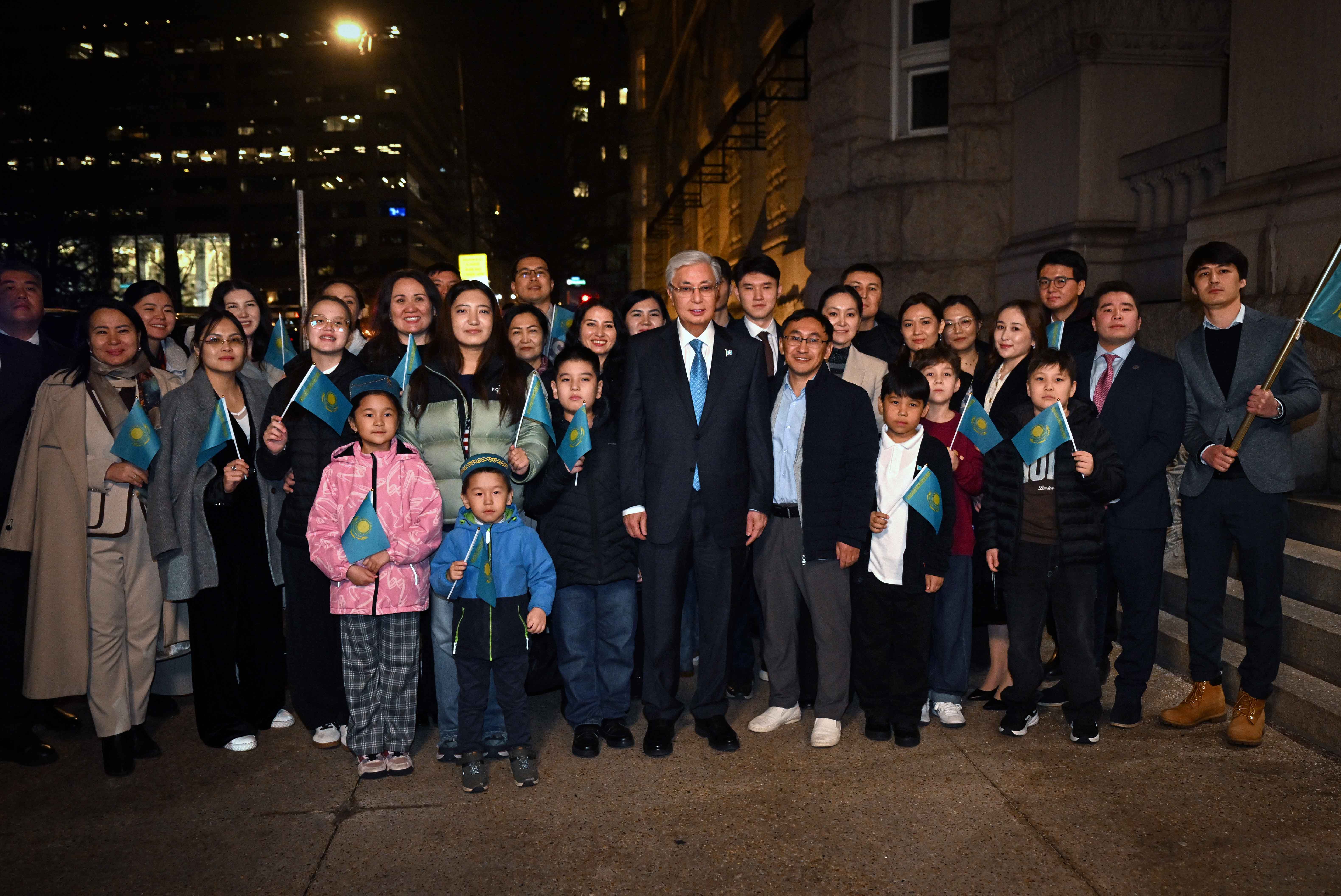 پرەزيدەنت ۆاشينگتوندا وتانداستارىمىزبەن كەزدەستى