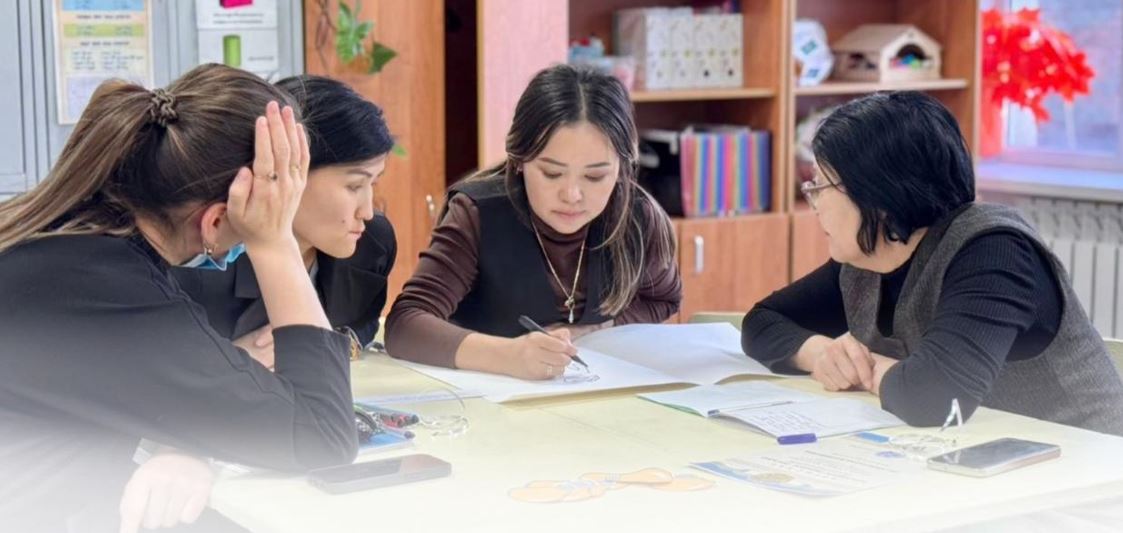 ساۋالناما: اتا-انالاردىڭ 78%-ى بالاسىنىڭ ارالاساتىن ورتاسىن جاقسى بىلەدى