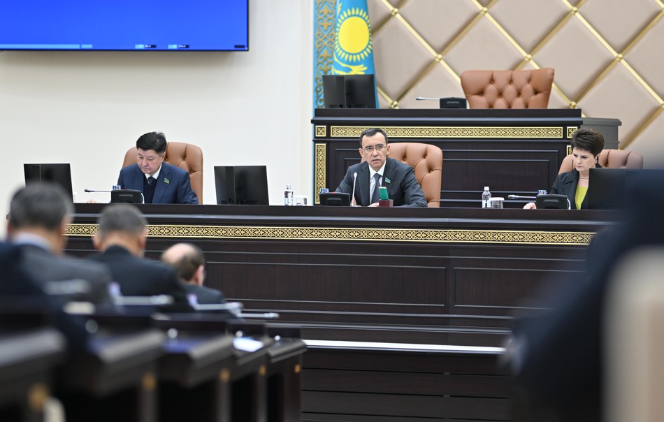 كونستيتۋتسيالىق رەفورما: سەناتورلار وڭىرلەرگە بارادى