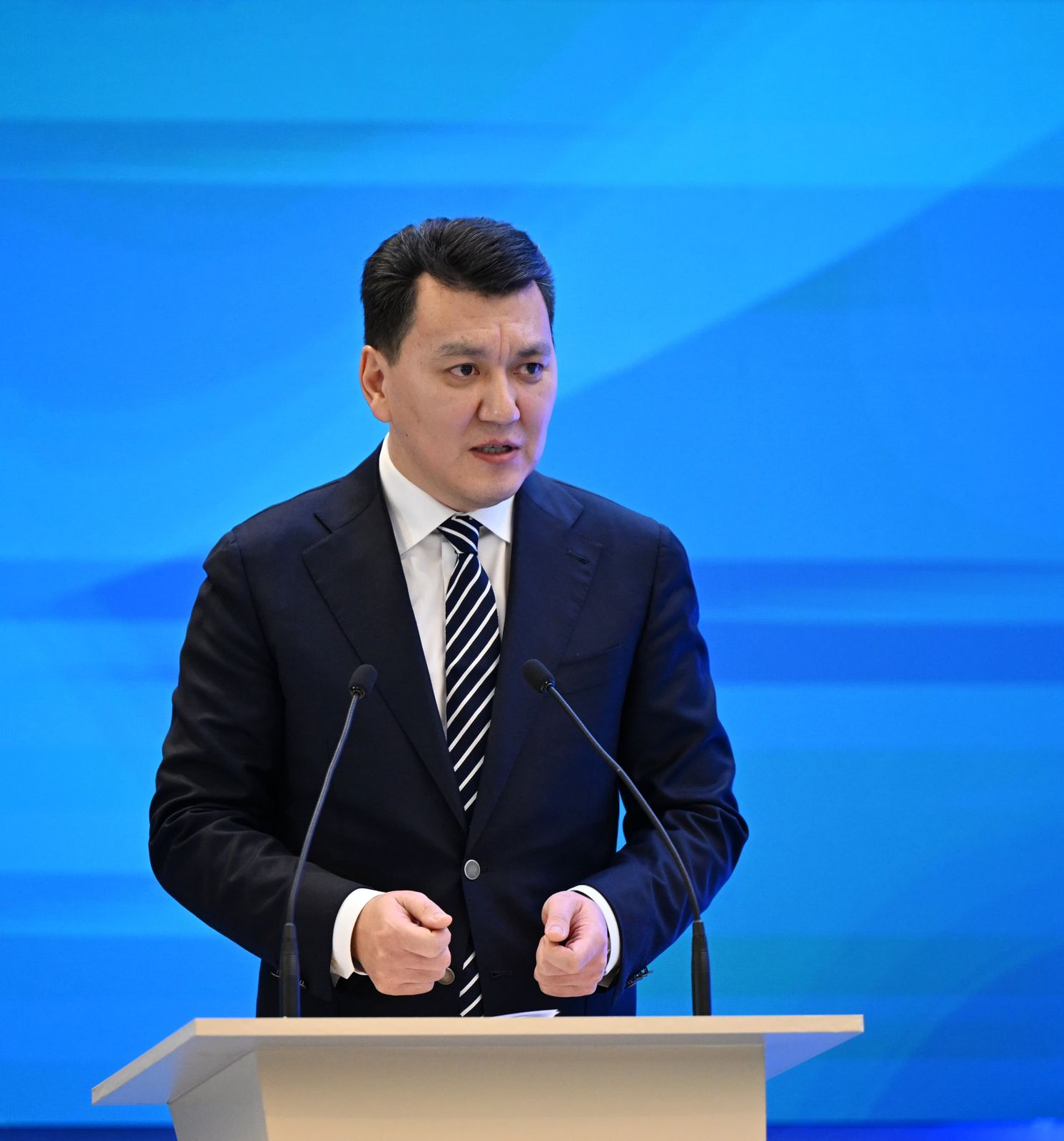 ەرلان قارين: جاڭا كونستيتۋتسيا ەلىمىز قايدا بارا جاتىر جانە قازاقستان بولاشاقتا قانداي بولادى دەگەن سۇراققا جاۋاپ بەرەدى