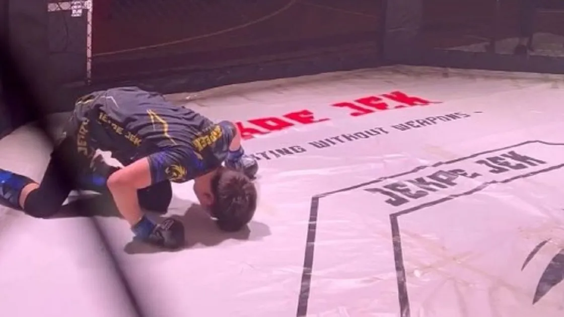 قاراعاندىدا جەكپە-جەك كەزىندە سپورتشى اۋىر جاراقات الىپ, جانساقتاۋ بولىمىنە ءتۇستى