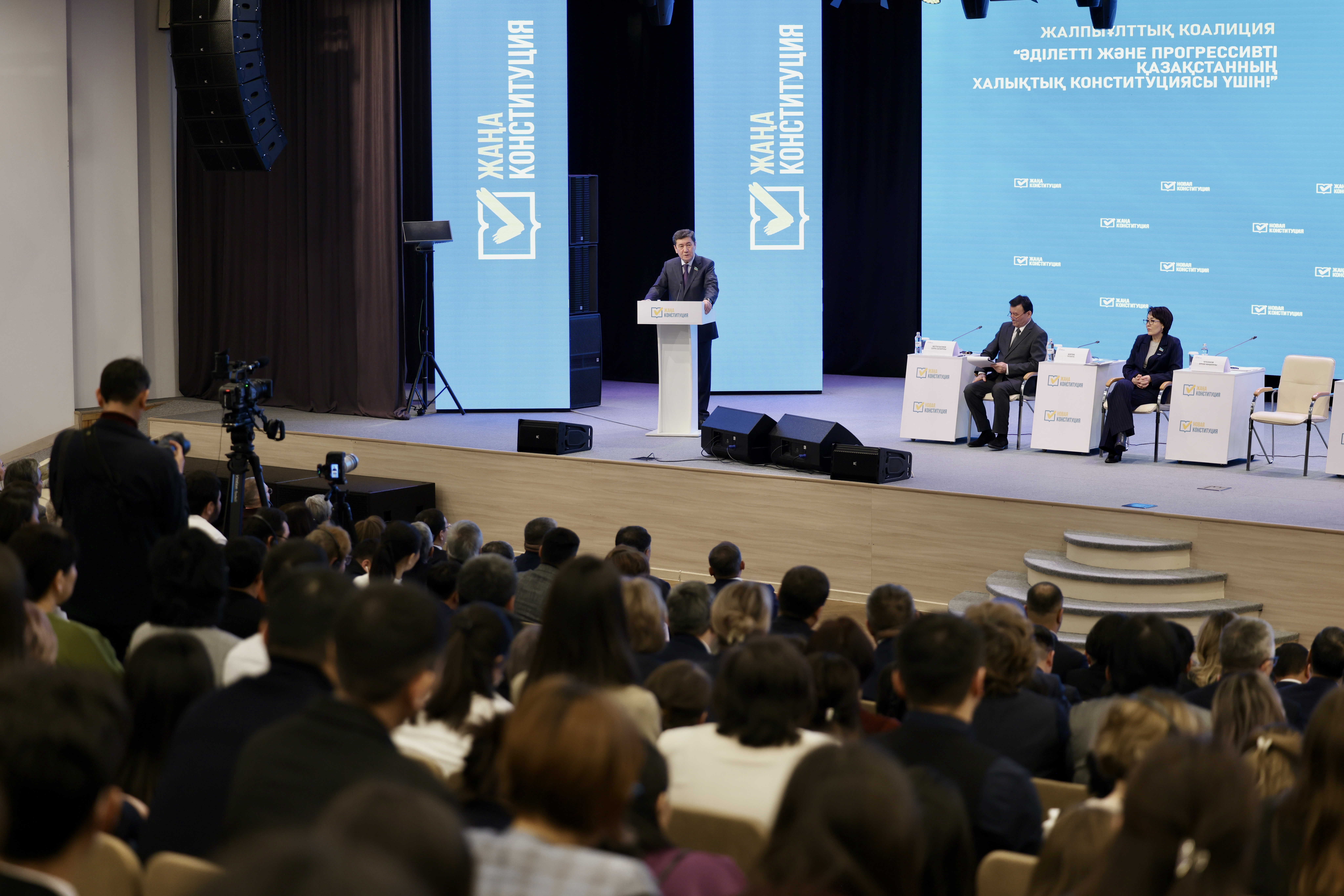 جاڭا كونستيتۋتسيا: اقمولا وبلىسىنىڭ تۇرعىندارى وزدەرىن تولعاندىرعان سۇراقتارىن قويدى