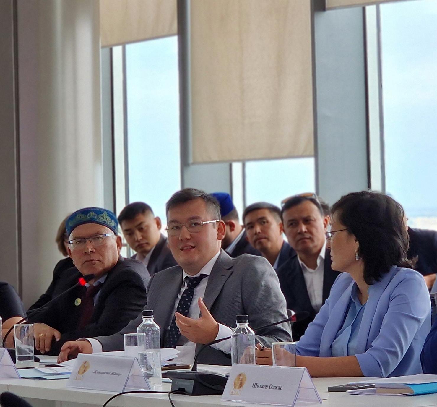 قازاقستاننىڭ بەيبىتشىلىك باستامالارىنداعى جاڭا ءرولى: پرەزيدەنتتىڭ ۆاشينگتون ساپارى جانە «ورتا دەرجاۆالار» ديپلوماتياسىنىڭ كۇشەيۋى