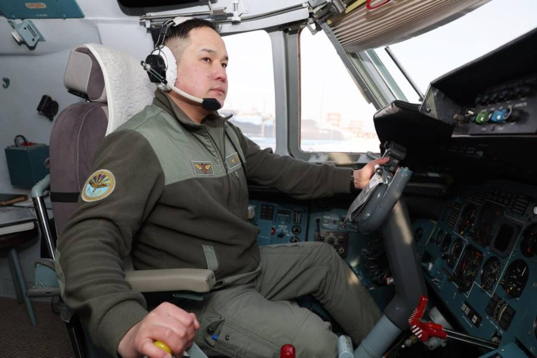 اۋەدە 900 ساعاتتىق تاجىريبەسى بار قازاق ۇشقىشى تۋرالى نە بىلەمىز؟