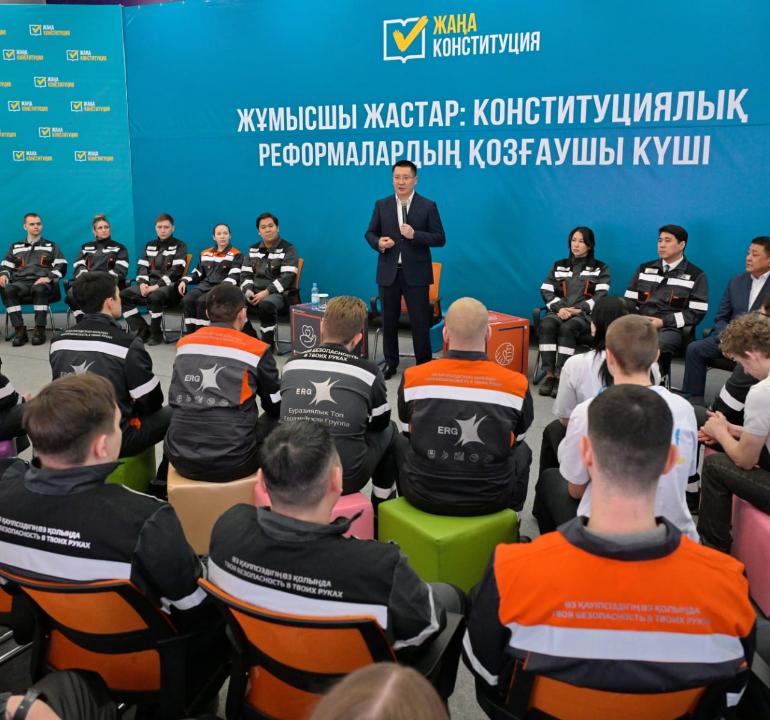 اقسۋ جاستارى وبلىس اكىمىمەن جاڭا كونستيتۋتسيا جوباسىن تالقىلادى