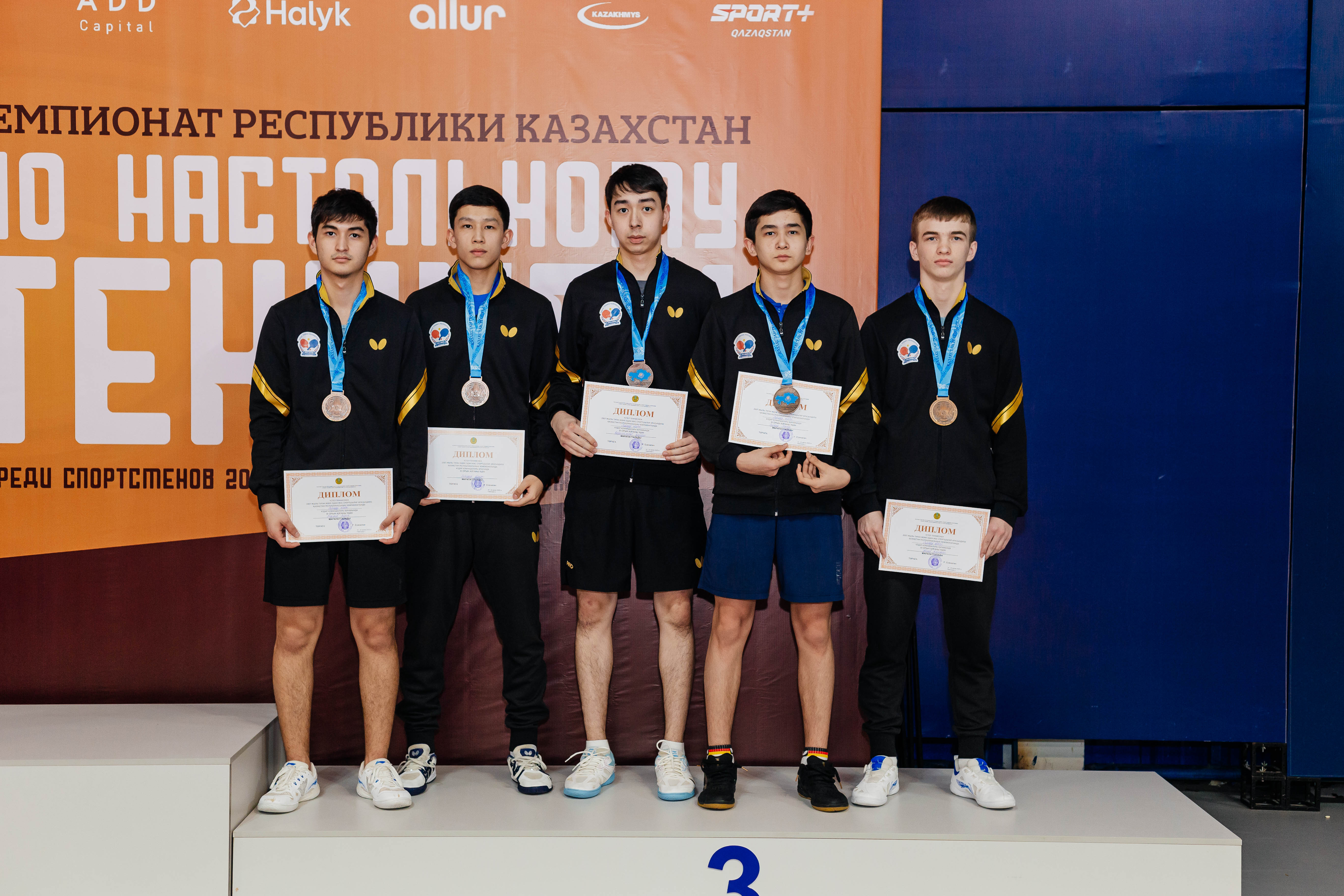 Nomad Academy شاكىرتتەرى ەل بىرىنشىلىگىندە توپ جاردى