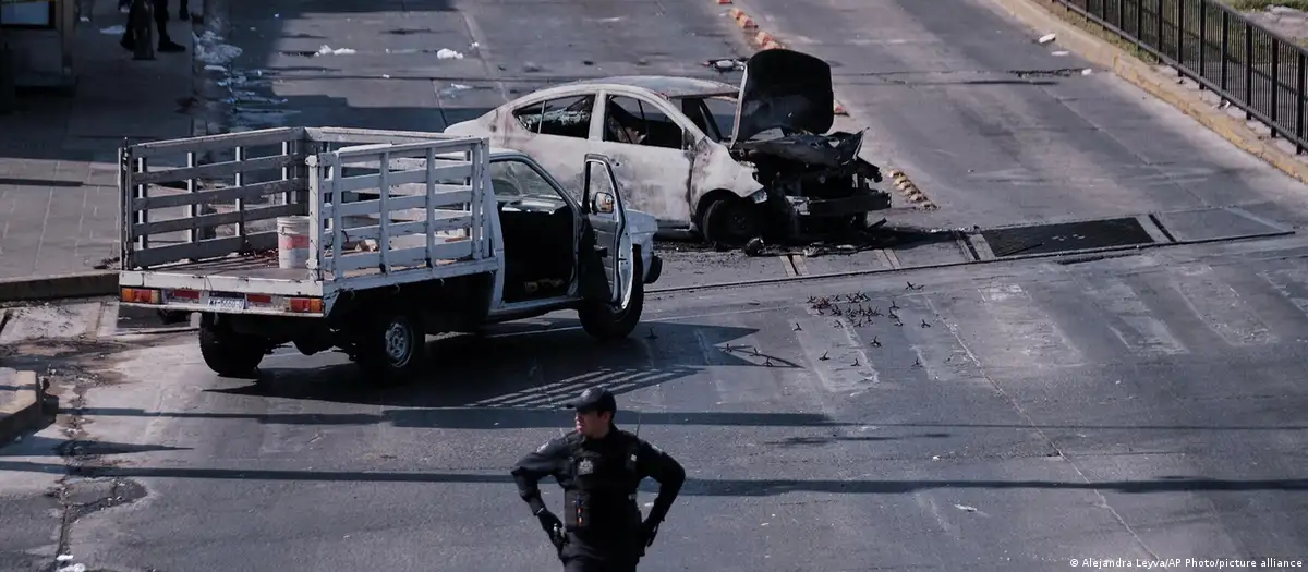 مەكسيكادا اتىشۋلى قىلمىستىق توپتىڭ جەتەكشىسىنىڭ قازاسىنان كەيىن جاپپاي تارتىپسىزدىك باستالدى