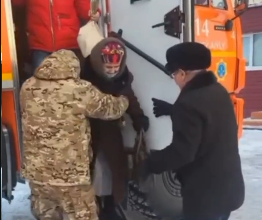 شەت اۋدانىندا جول قوزعالىسى شەكتەلىپ, 45 ادام ەۆاكۋاتسيالاندى