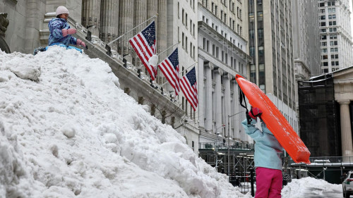 نيۋ-يورك قالىڭ قاردىڭ قۇرساۋىندا قالدى