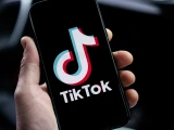 TikTok داۋىرىندەگى جۋرناليستيكا: قىسقا ۆيدەو قوعامعا نە بەرىپ جاتىر؟