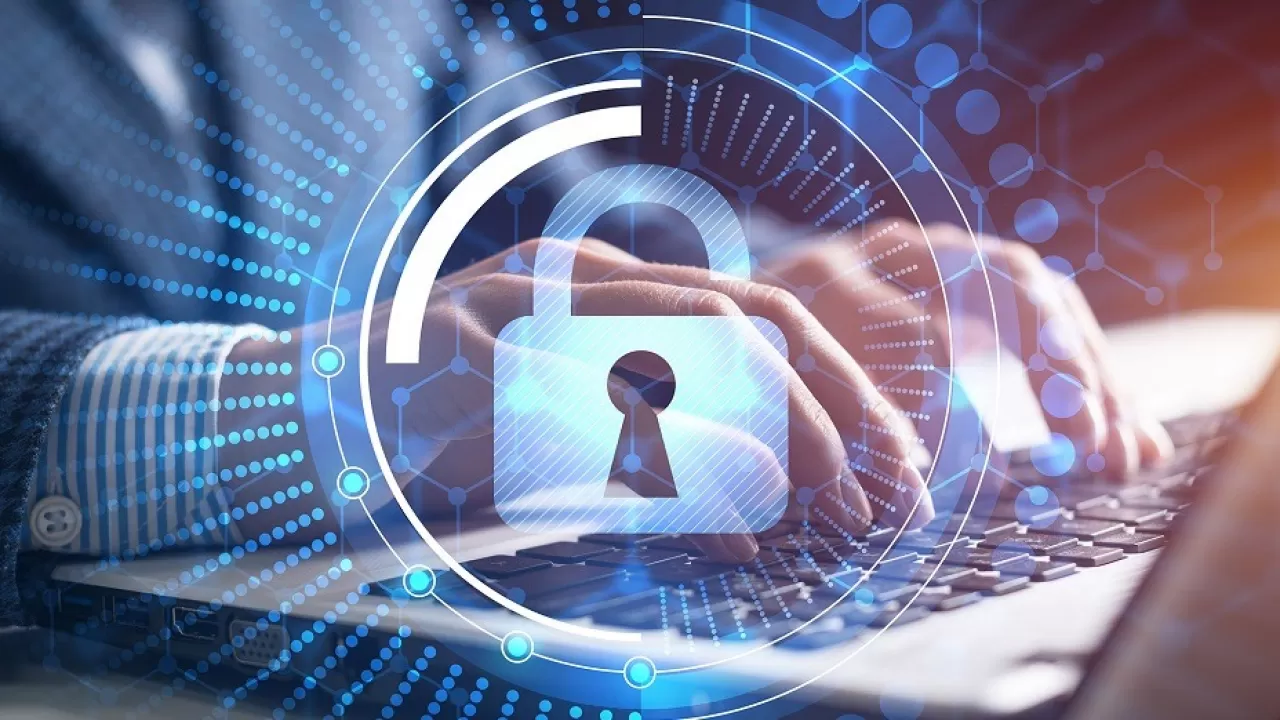 جەكە دەرەكتەر مەن گادجەتتەردى الاياقتاردان قالاي قورعاۋعا بولادى؟