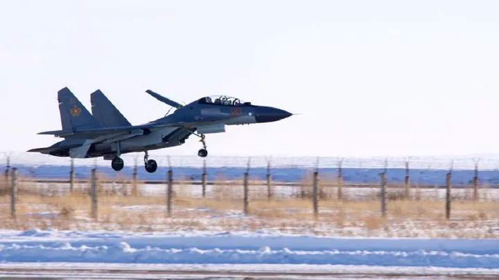 قاراعاندى وبلىسىندا سۋ-30سم جويعىش ۇشاعى اپاتقا ۇشىرادى