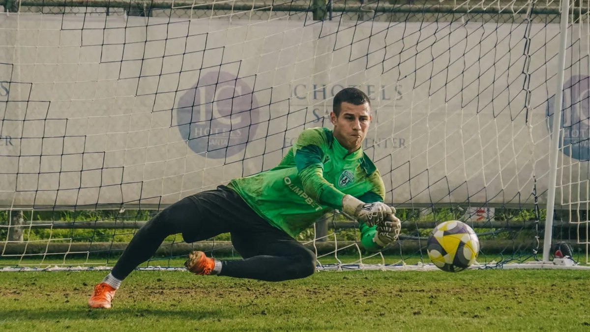 «اتىراۋ» فۋتبول كلۋبى ساتىلىمعا شىعارىلدى