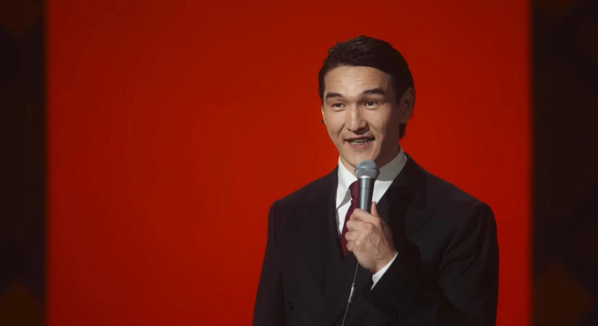 «رەسەيگە قايتۋدى جوسپارلاپ وتىرمىن»: ازىلكەش نۇرلان سابۋروۆ پحۋكەتتە كونتسەرت بەردى