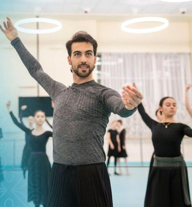 يسپانيا ۇلتتىق بالەتىنىڭ ءارتىسى استانادا شەبەرلىك ساعاتىن وتكىزدى