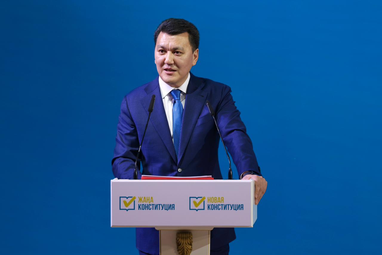 جاڭا اتا زاڭدا «ادام» ءسوزى 76 رەت كەزدەسەدى: ەرلان قارين جاڭا كونستيتۋتسيا جوباسىنىڭ باستى ەرەكشەلىگىن اتادى