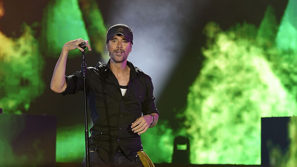 ەنريكە يگلەسياس قازاقستاندا كونتسەرت بەرەدى