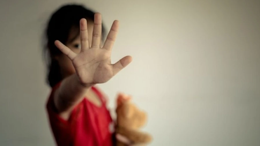 شىمكەنتتە مەكتەپ مۇعالىمى 7 جاستاعى وقۋشىنى قورلادى دەگەن كۇدىككە ءىلىندى