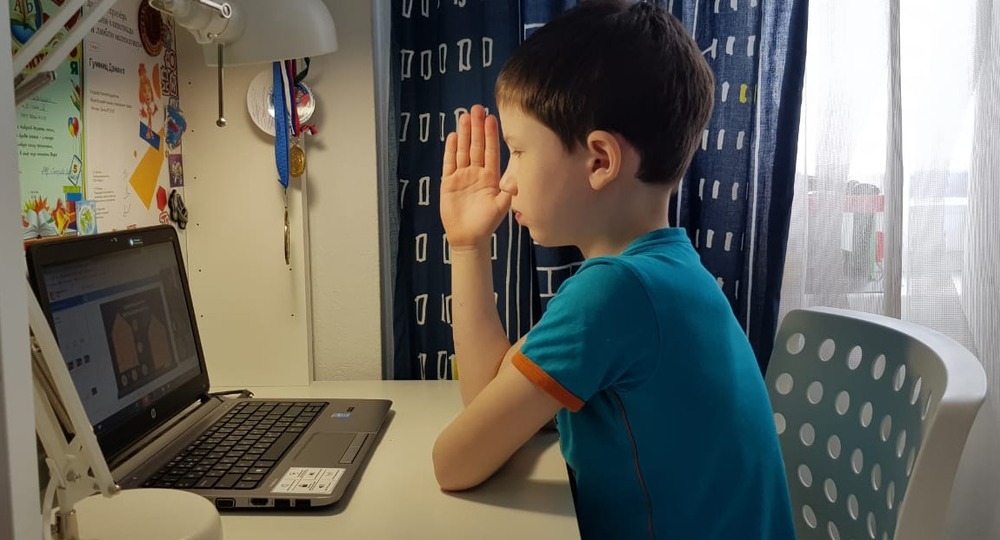 استانادا وقۋشىلار مەن ستۋدەنتتەر ساباقتى ونلاين وقيدى